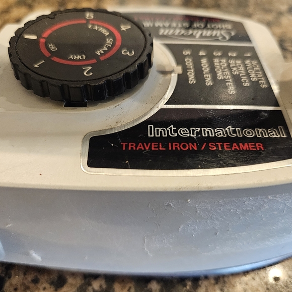 Sunbeam International Travel Iron - Picture 2 of 3